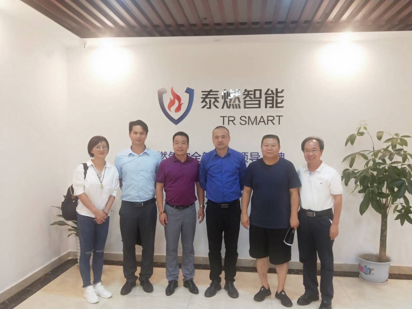 熱烈歡迎東莞華南設(shè)計創(chuàng)新院領(lǐng)導(dǎo)到訪泰燃智能